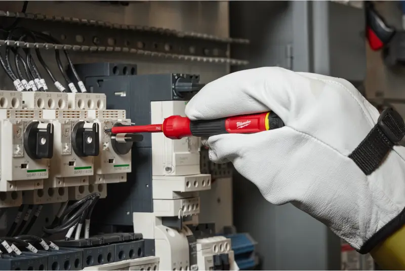 Izolovaný multibitový šroubovák Milwaukee 8 v 1, VDE, 4932493659